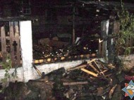 В Бобруйске на территории православного храма ночью неизвестные подожгли навес из дерева